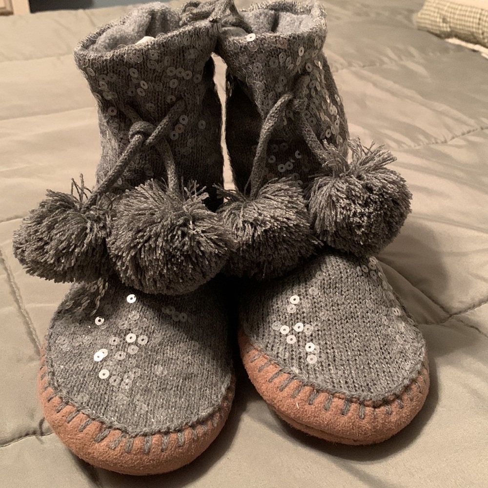 *NWT* Aeropostale Sparkle Grey Knit Booties Size M